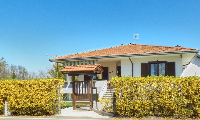 Castelletto Sopra Ticino Apartment | Apartment in Isa House