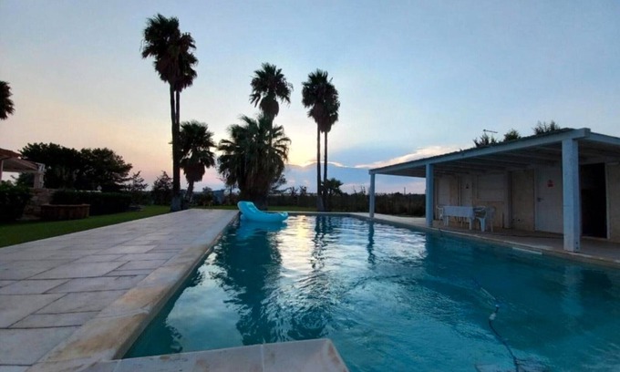 Portopalo di Capo Passero House | Apartment '3 Twins Suite Portopalo' with Shared Garden and Air Conditioning