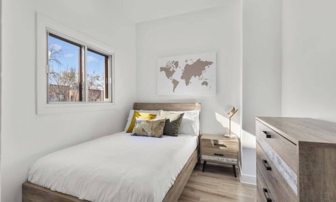 Mile End Apartment | Apart with office in the Plateau