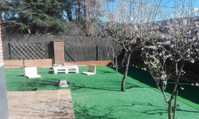 Llinars del Valles Apartment | Apartament 20'beach, near BCN, bbq, wifi (fiber) pool- all private, train direct