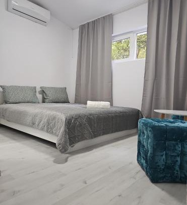 Arad Apartment | Apartament 'Cu viață', parcare fără plata, check in NON STOP