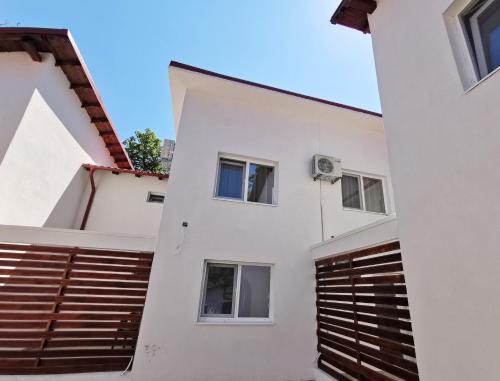 Jupiter House | Apartamente Liliacul
