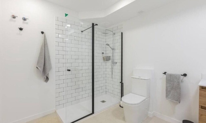 Valencia City Centre Apartment | Apartamento 5 Pax, 2 Rooms, 2 Baths, AC, Wifi, Patio