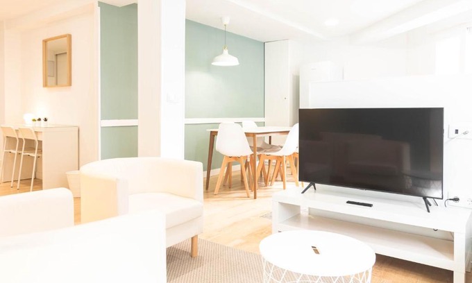 Distrito Llano Apartment | Apartamento Bobes I