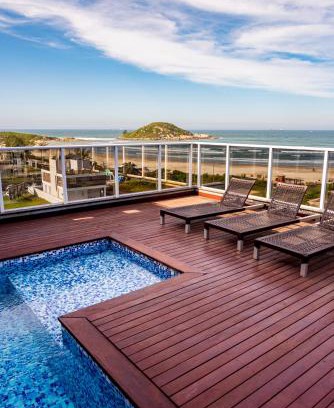 Centro Apartment | Apartamento de Frente para o Mar com Vista Incrível da Praia da Vila, Piscina e Varanda com Churrasqueira