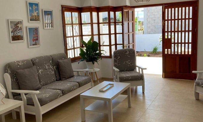 Puerto del Carmen Apartment | Apartamento recién reformado a 100m de la playa
