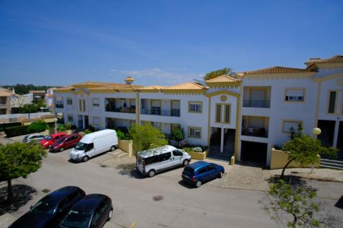 Ferreiras Apartment | Apartamento T2 em condomínio fechado.