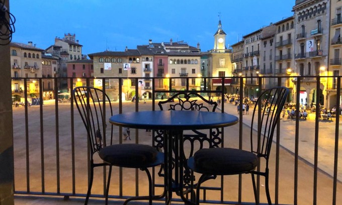 Vic Apartment | Apartaments Vicus 3 con vistas a la Plaza Mayor de Vic