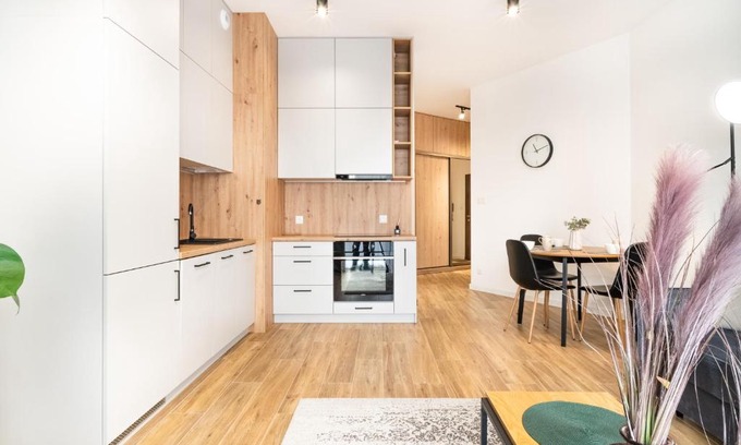 Radom Apartment | ApartamentySnu, Struga Tower Deep Purple