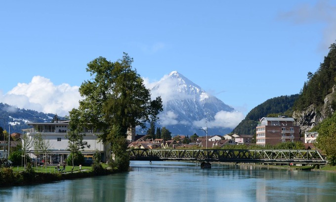 Unterseen Hotel | Aparthotel Goldey directly on the Aare