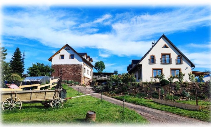 Cerveny Kostelec House | Apartmán na statku Červený Kostelec