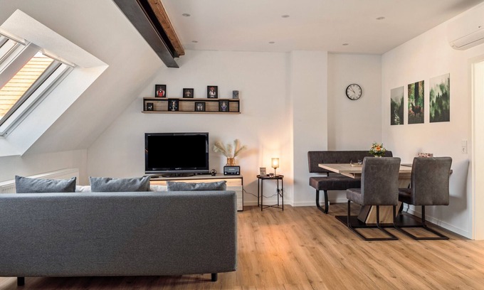 Bahlingen Apartment | Apartment 'Schmidt' with Wi-Fi and Air Conditioning