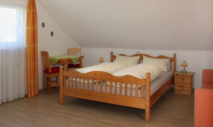 Burkheim Apartment | Apartment 'Kaiserstuhlblick' with Balcony and Wi-Fi
