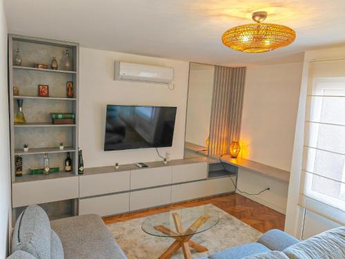 Gospostina Apartment | Apartman Petar-Spacious Friendly Stay in the Heart of Budva