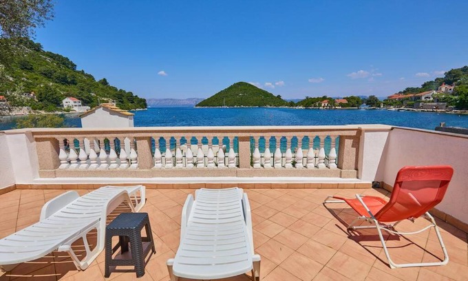 Prozurska Luka Apartment | Apartman Robi