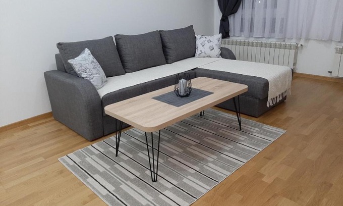 Sremska Mitrovica Apartment | APARTMAN VIAGGIO i PARKING GARAŽA