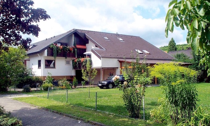 Endingen am Kaiserstuhl Apartment | Apartment 'Linde' with Shared Garden, Balcony and Wi-Fi