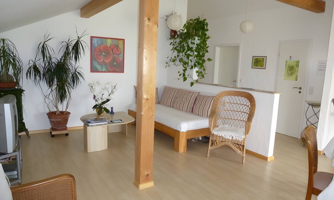 Endingen am Kaiserstuhl Apartment | Apartment 'Panoramablick' with Shared Garden and Wi-Fi