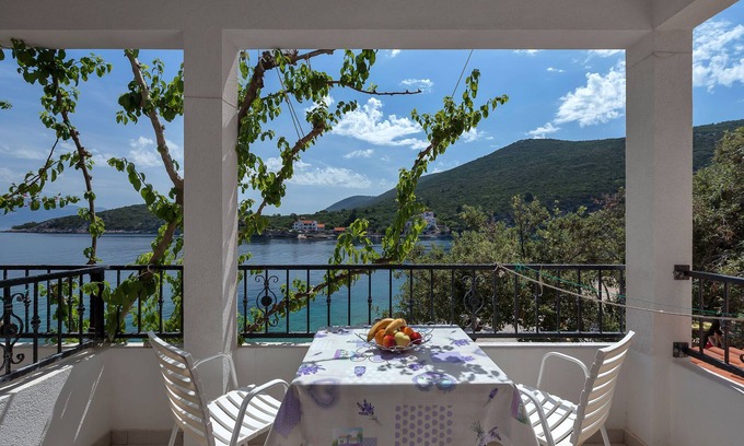 Pokrivenik Apartment | Apartment and Rooms Nikola (38301-A4) - Zastrazisce - island Hvar