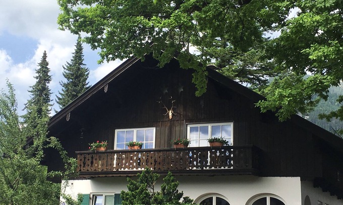 Garmisch-Partenkirchen Apartment | Apartment with a beautiful mountain view