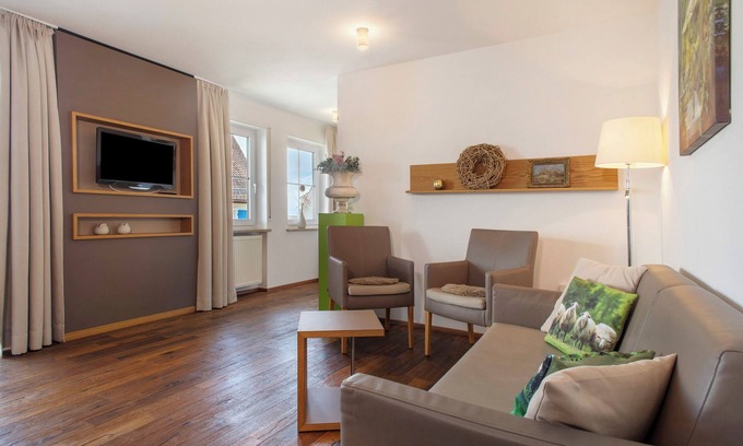 Immenstaad am Bodensee Apartment | Apartment 'Wohnung Jonagold' with Shared Terrace, Shared Garden and Wi-Fi