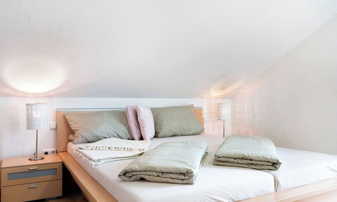 Leiselheim Apartment | Apartment 'Traube' with Shared Terrace, Shared Garden and Wi-Fi