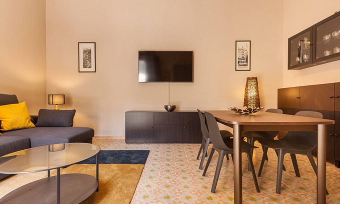 Vilafranca del Penedes Apartment | Apartment 'Apartament Ull De Llebre' with Shared Terrace, Wi-Fi and Air Conditioning