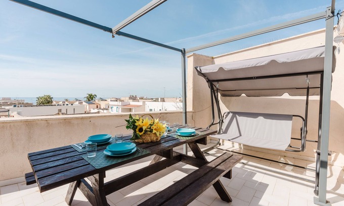 Marinella di Selinunte Apartment | Apartment '1 Camera Da Letto' with Private Terrace, Wi-Fi and Air Conditioning