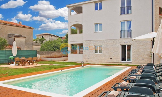 Liznjan Apartment | Apartment 1742/18127 (Istria - Liznjan), Budget accommodation, 1500m from the beach