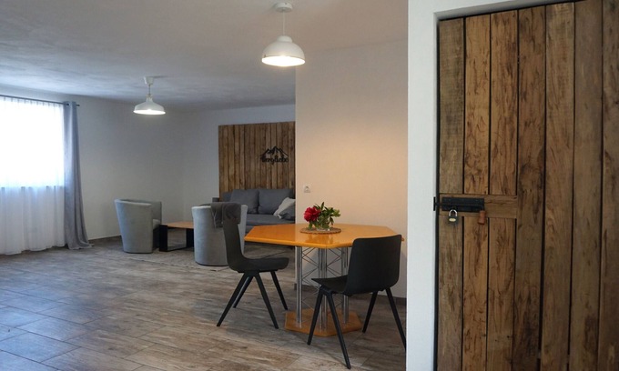 Obersasbach Apartment | Apartment '2' with Private Terrace and Wi-Fi