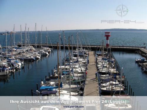 Eckernfoerde Apartment | Apartment 24, Pier 24, Blickrichtung offene SeeBinnenhafen Nord