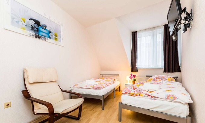 Muelheim Apartment | Apartment 2nd floor (W2) - 2x bedrooms - 4x single beds - terrace