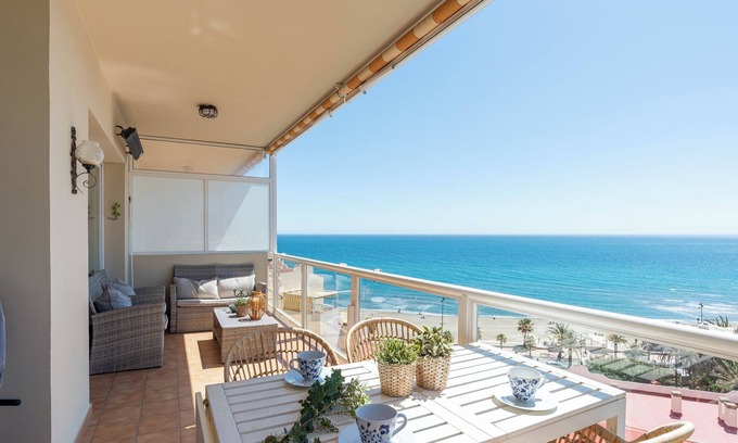 Torreblanca Apartment | Apartment '3 Bed Apt 100 M From The Beach' with Sea View, Wi-Fi and Air Conditioning