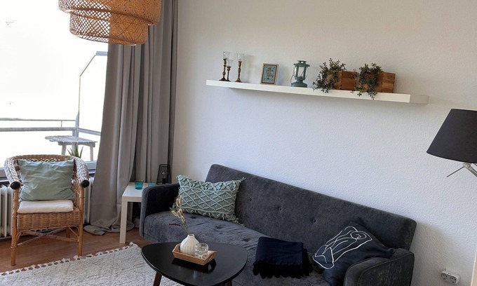Heppens Apartment | Apartment 4 - Central but quiet, near the beach with optimal shopping opportunities