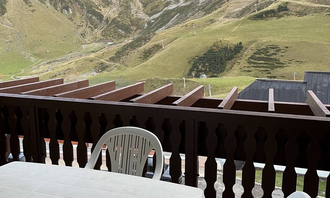 La Mongie Apartment | Apartment 8 Pers. La Mongie. 3 bedrooms. Indoor pool. Close to ski slopes.