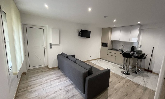Le Pin House | APARTMENT 9 - T2 ground floor, quiet, sleeps 1 to 4