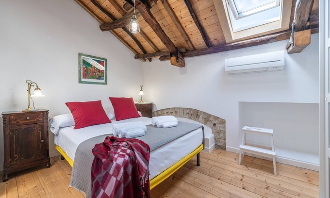 Cagliari Apartment | Apartment 'A Casa Di Gianna' with Wi-Fi and Air Conditioning