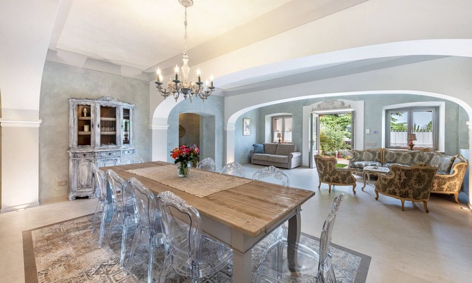 Soiano del Lago Apartment | Apartment 'Abaye I Champagne - Charm' with Shared Pool, Wi-Fi and Air Conditioning