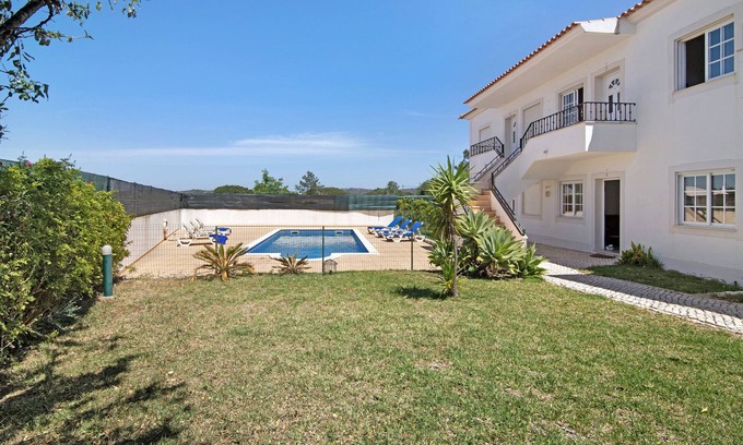Pata de Baixo Apartment | Apartment "Algarve B" with Mountain View, Shared Pool & Wi-Fi