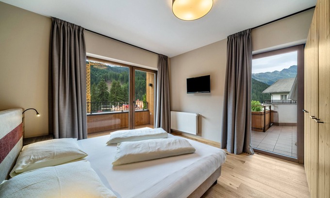 Racines Apartment | Apartment 'Alpenspitz Appartement Saxner 2' with Mountain View, Shared Garden and Wi-Fi