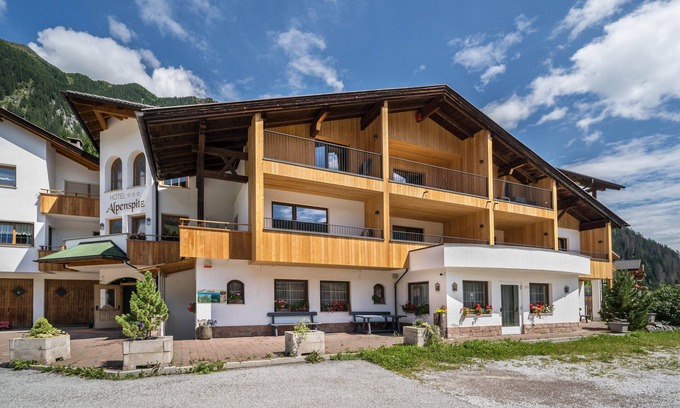 Racines Apartment | Apartment 'Alpenspitz Appartement Hocheck 2' with Mountain View, Shared Terrace and Wi-Fi