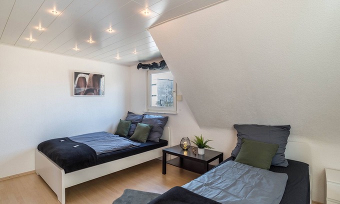 Sindelfingen Apartment | Apartment 'Am Hirnach' with Shared Terrace, Shared Garden and Wi-Fi