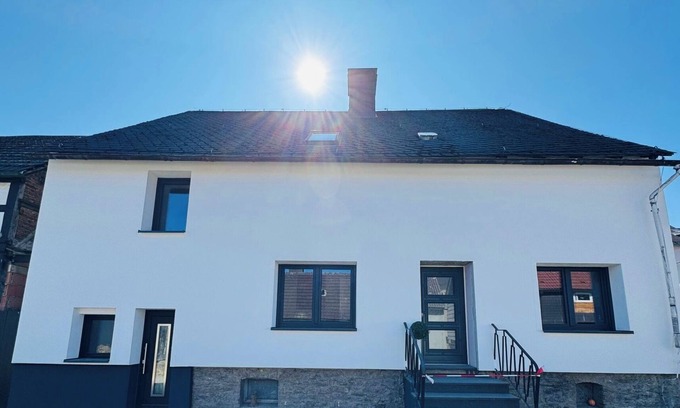 Ortsmitte House | Apartment 'Am Südwall Rechts, 140qm' with Private Terrace, Shared Garden and Wi-Fi
