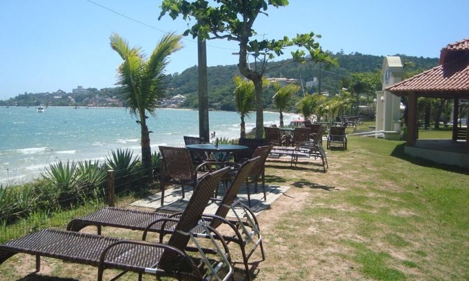 Jurere Apartment | Apartment and Gardens by the sea in Jurerê, 01 bedroom, 01 parking space