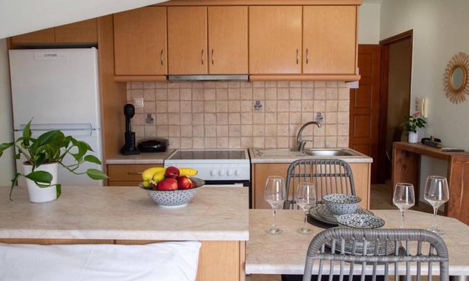 Lixouri Apartment | Apartment 'Anthi's Central' with Sea View, Wi-Fi and Air Conditioning