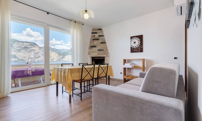 Assenza Apartment | Apartment 'Appartamento Sogno' with Lake View, Wi-Fi and Air Conditioning
