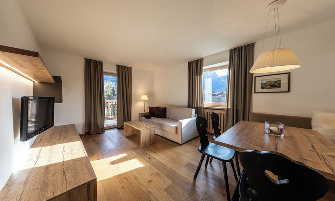 Fie allo Sciliar Apartment | Apartment 'Aparment Superior 3' with Mountain View, Shared Garden and Wi-Fi