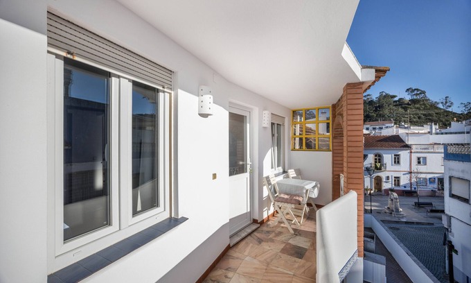 Baiona Apartment | Apartment 'Apartamento Amarelo T1' with Balcony and Wi-Fi
