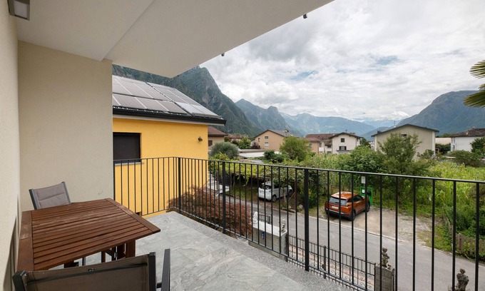 Prata Camportaccio Apartment | Apartment 'Appartamento' with Mountain View, Wi-Fi and Air Conditioning