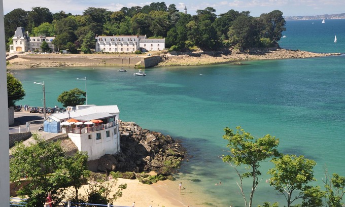 Douarnenez Apartment | Apartment 'Appartement Face Mer - 50m Plage' with Sea View